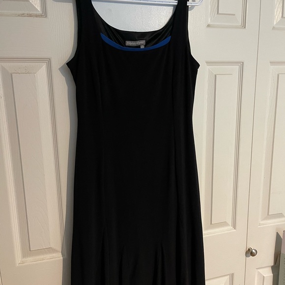 Black fitted dress - Picture 2 of 6
